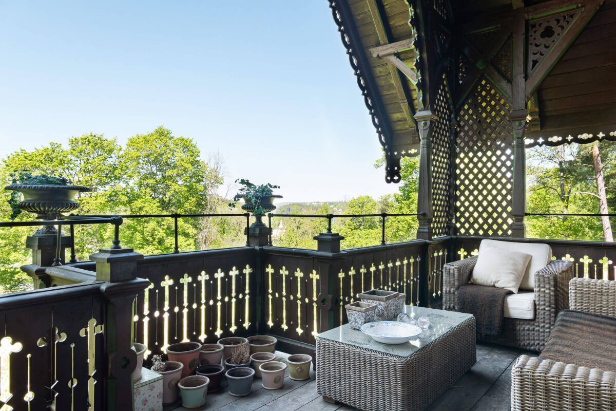 A Grand Historical Swedish Villa with Views of a Royal Castle 8 balcony