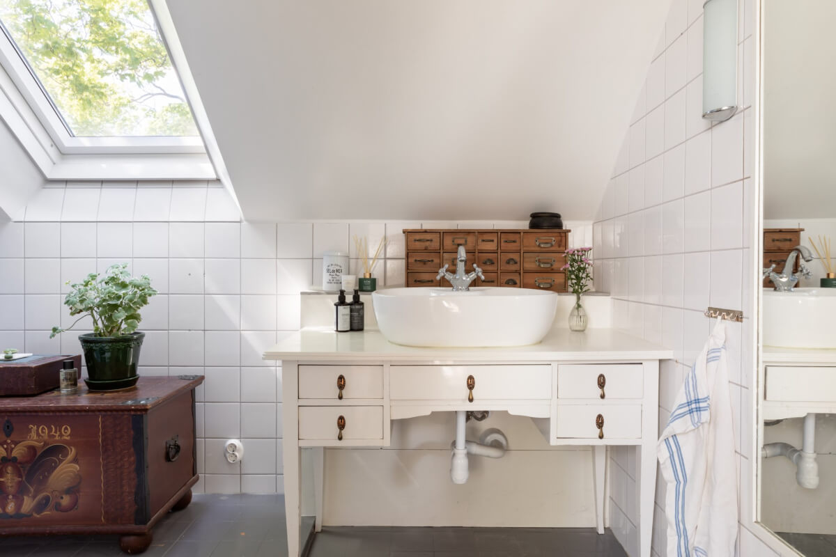 An Idyllic 18th Century Cottage with a Charming Garden 40 bathroom vanity