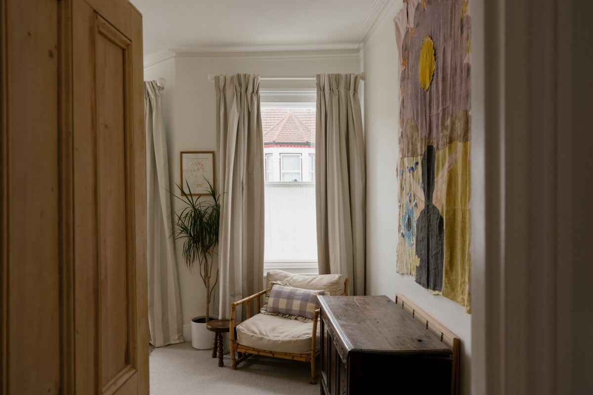 A Victorian Family House with a Tuscan-Inspired Kitchen Extension 20 bedroom chair