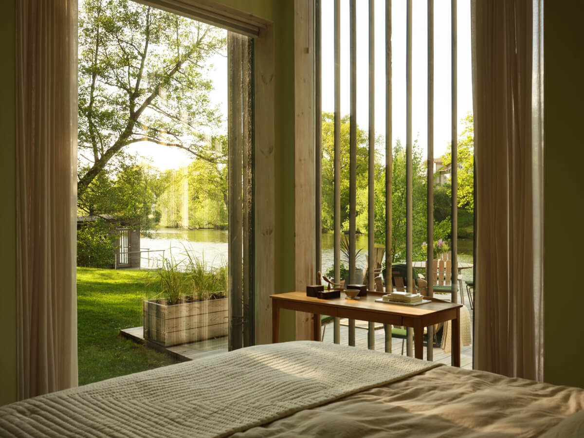 This Extended 19th Century Lakeside House is a Green Oasis in the City 18 bedroom lakeview