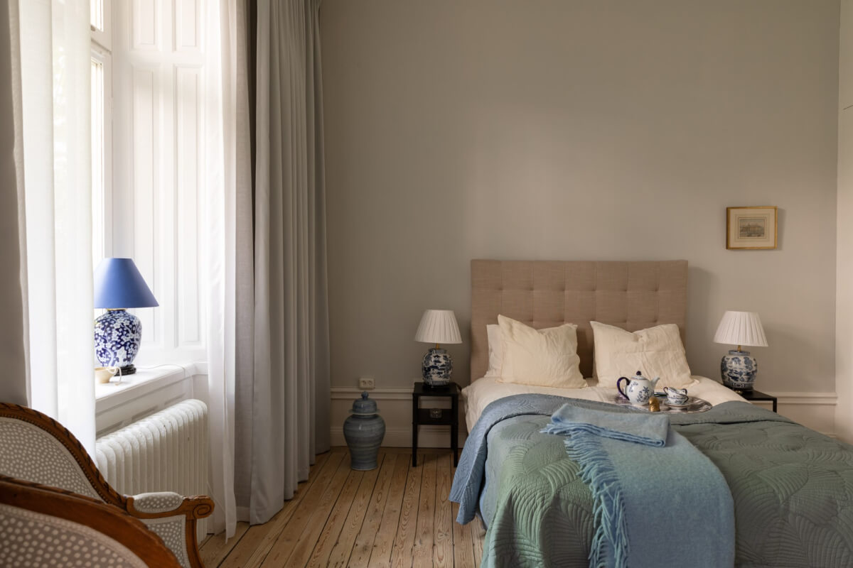 A Classic Late 19th-Century Apartment with a Private Courtyard Terrace 14 bedroom light gray walls high baseboards wooden floor