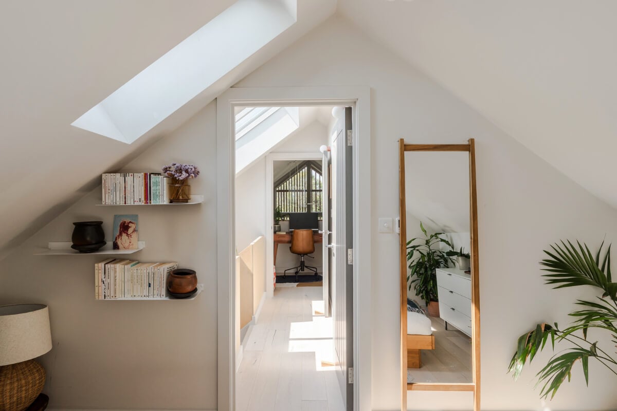 A High-Pitched Ceiling In a Light London Duplex Apartment 15 bedroom slanted ceilings