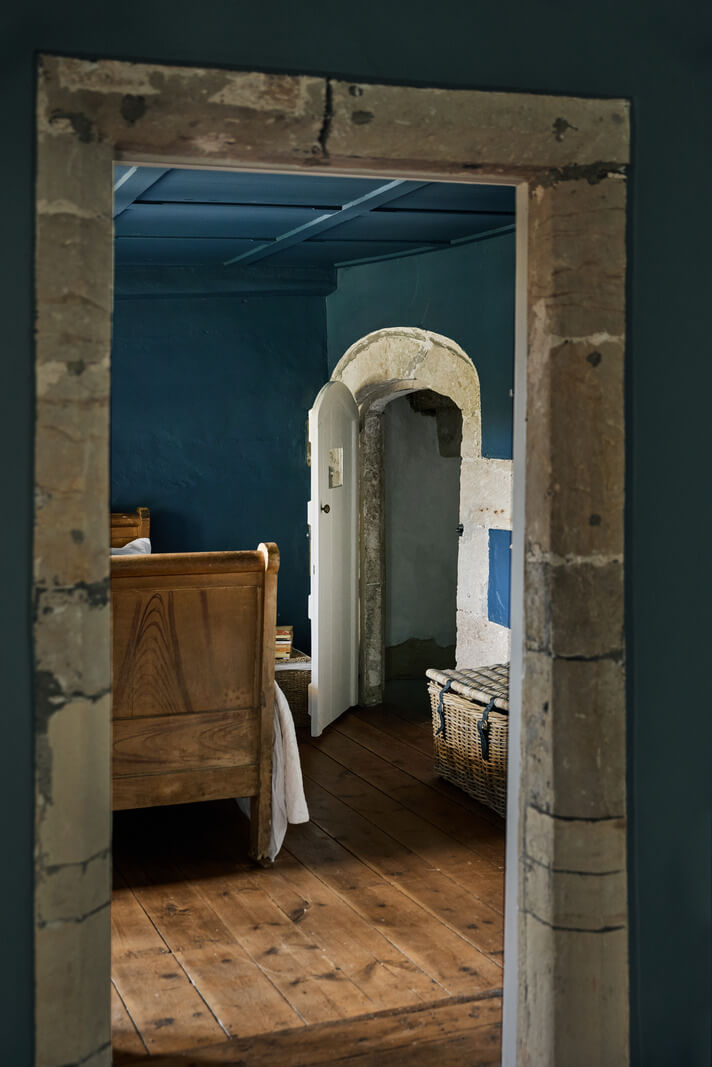 Unique Rooms and Historic Splendor in a Medieval English Country House 19 blue bedroom