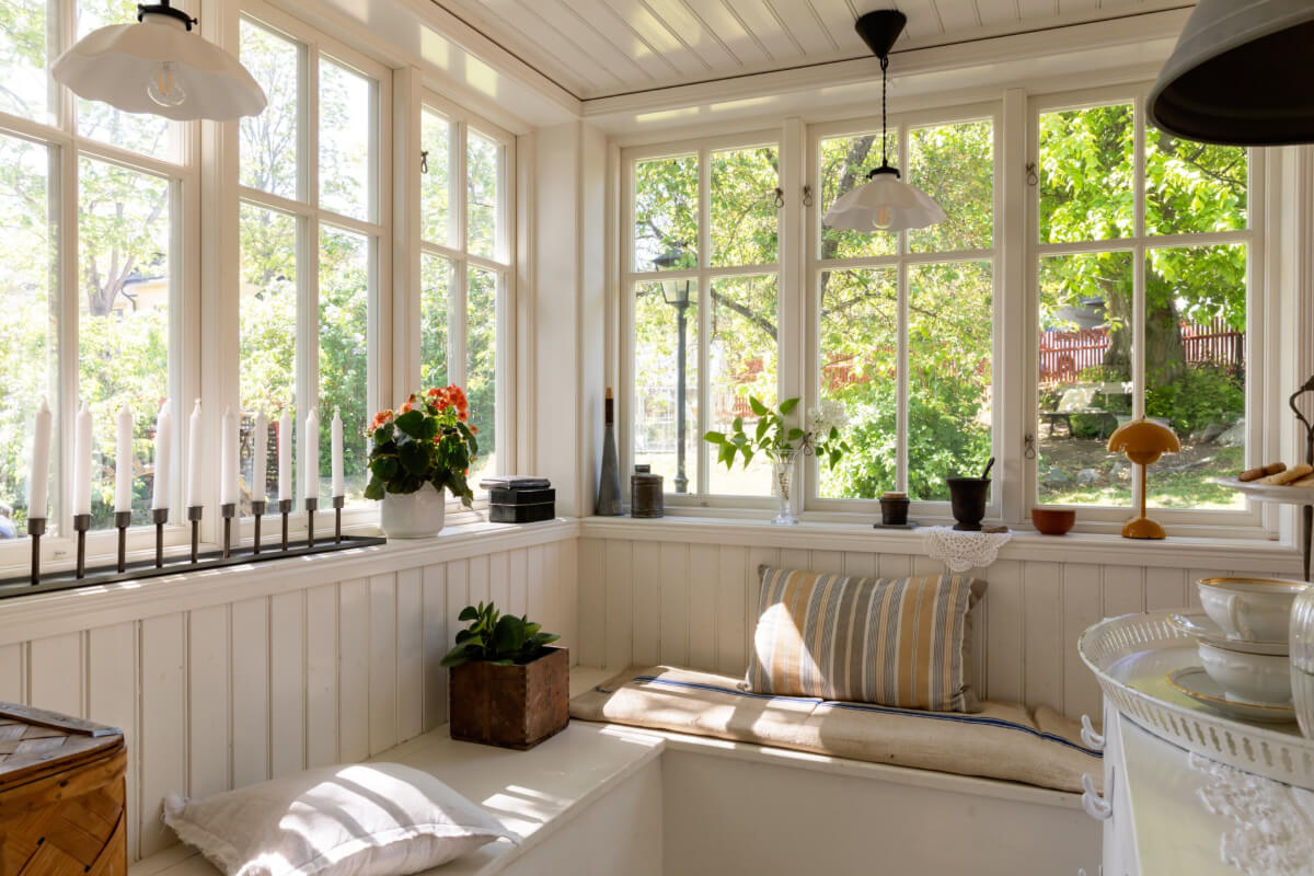 An Idyllic 18th Century Cottage with a Charming Garden 43 built-in seating