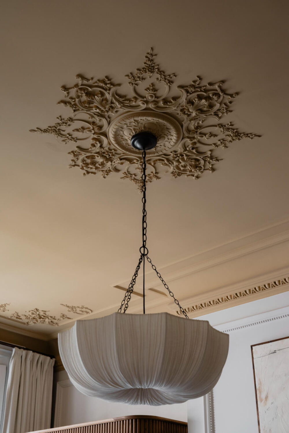 High Ceilings and Bespoke Design in a Stylish London Apartment 27 ceiling ornament