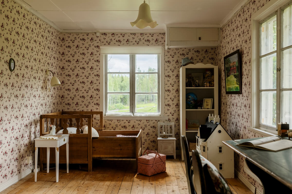 A Beautifully Preserved Historic Country House in Sweden 28 childrens room floral wallpaper