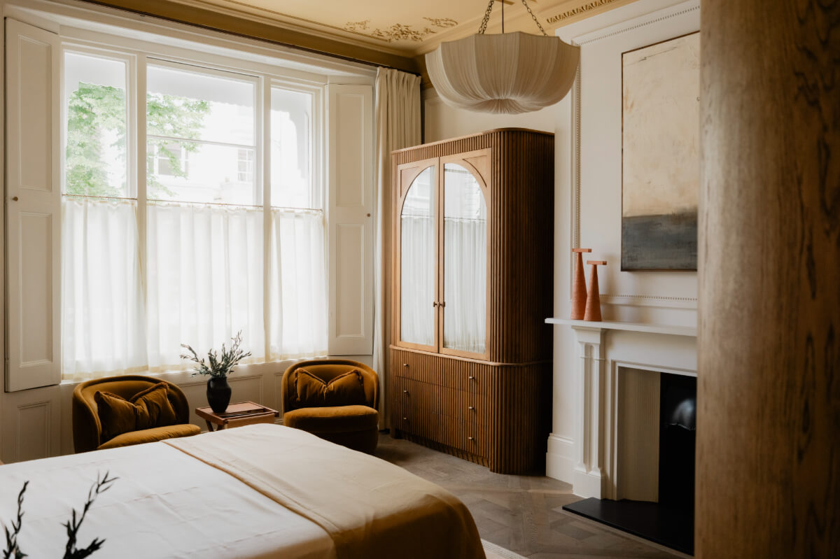 Best of 2025: Bedrooms 43 classic bedroom large windows ochre painted ceiling
