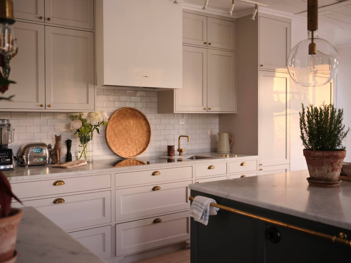 This Extended 19th Century Lakeside House is a Green Oasis in the City 7 classic kitchen brass fittings