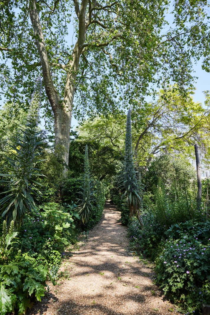 Historic Charm and Modern Design in a Light-Filled Pimlico Apartment 24 communal garden london