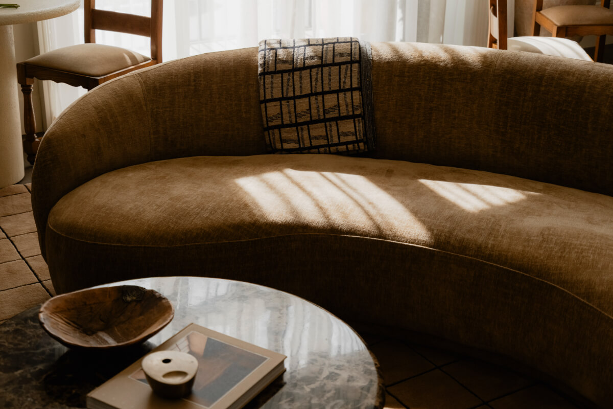 High Ceilings and Bespoke Design in a Stylish London Apartment 5 curved sofa