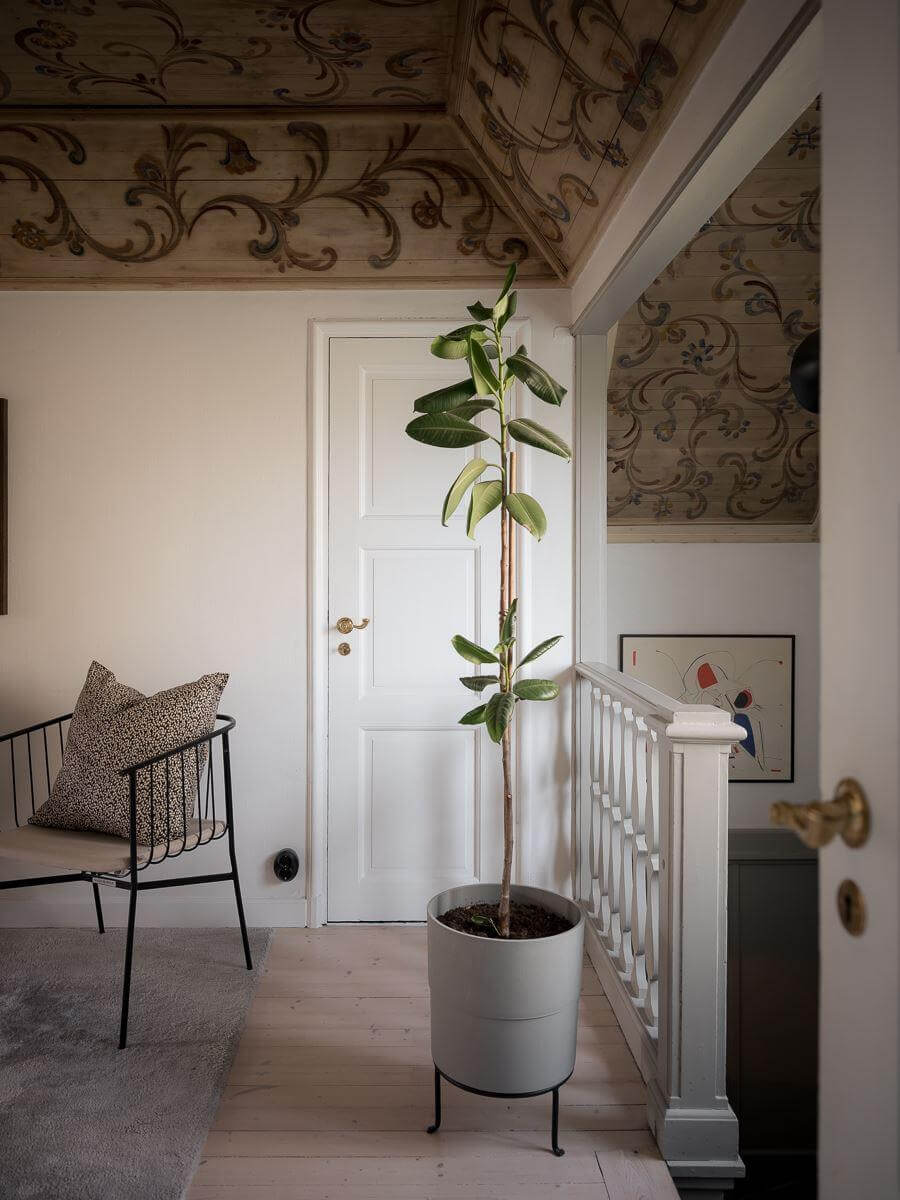 A Floral Painted Ceiling in a 1920s Family Home in Sweden 24 decorative painted ceiling