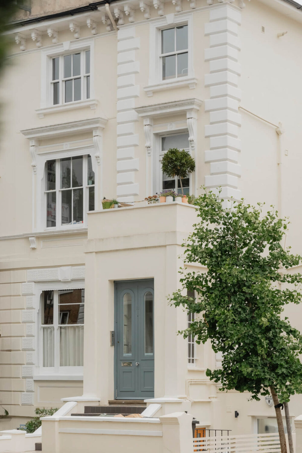 High Ceilings and Bespoke Design in a Stylish London Apartment 39 exterior raised ground floor london apartment High Ceilings and Bespoke Design in a Stylish London Apartment