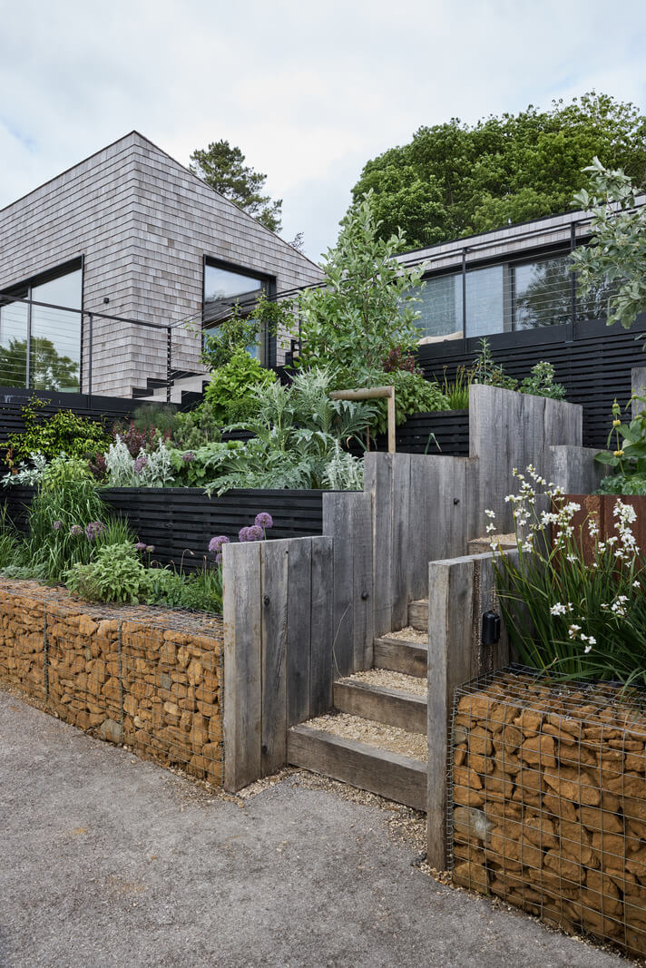 A Modern Bungalow with a Terrazzo Kitchen and Magnificent Views 30 exterior
