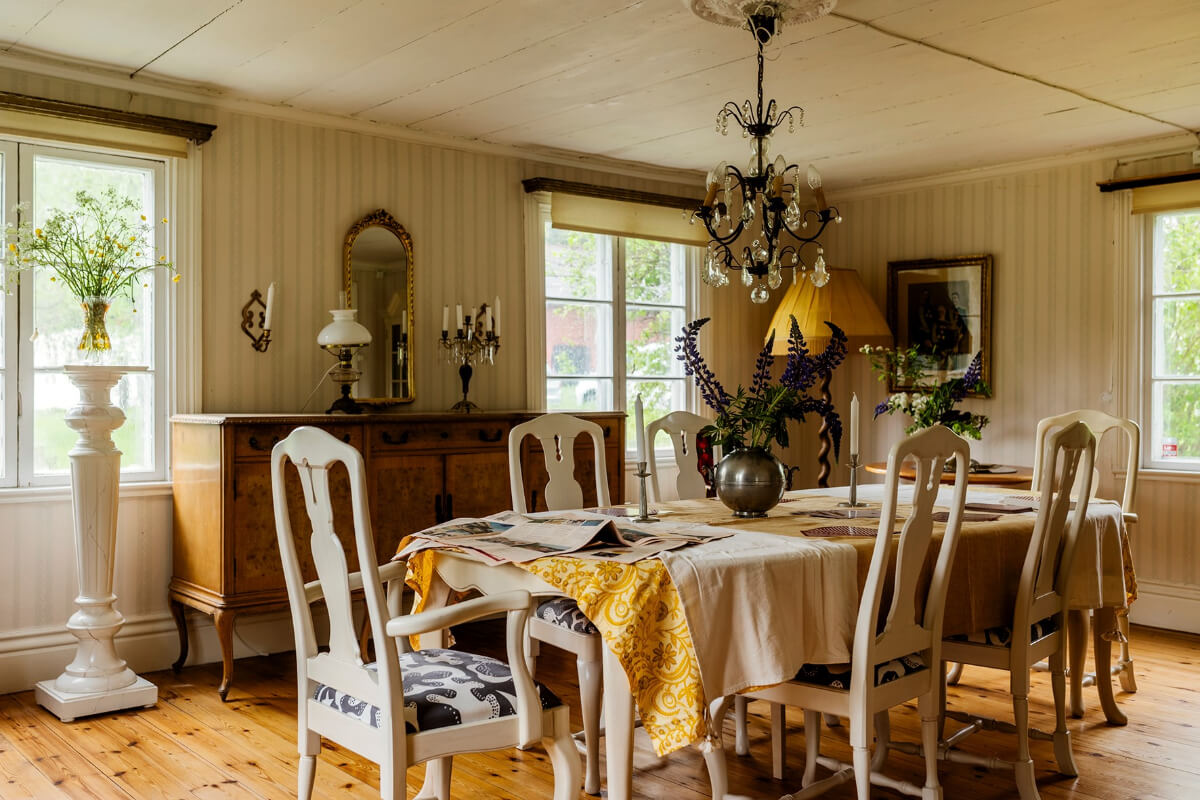 A Beautifully Preserved Historic Country House in Sweden 15 formal dining room