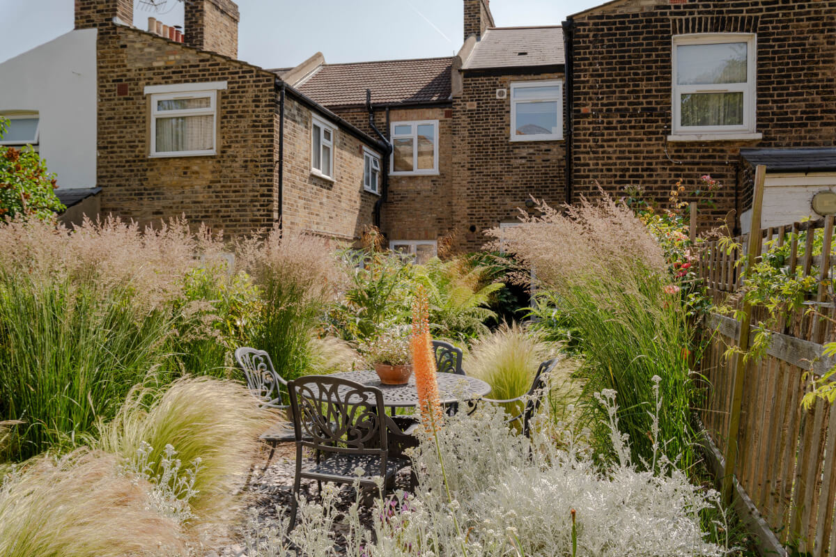 A Bright Ground Floor Apartment with a Beautiful Garden 17 garden table greenery A Bright Ground Floor Apartment with a Beautiful Garden
