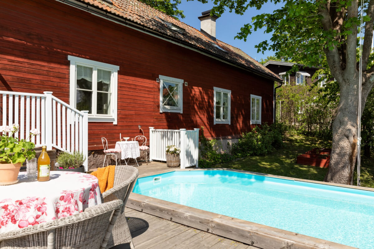 An Idyllic 18th Century Cottage with a Charming Garden 21 garden terrace