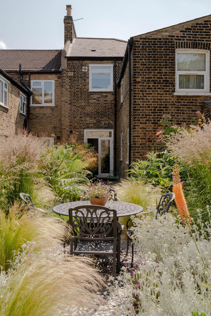 A Bright Ground Floor Apartment with a Beautiful Garden 15 garden victorian house