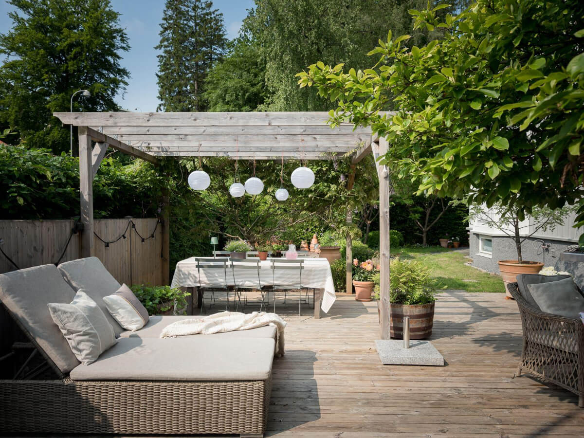 A Floral Painted Ceiling in a 1920s Family Home in Sweden 40 garden with pergola