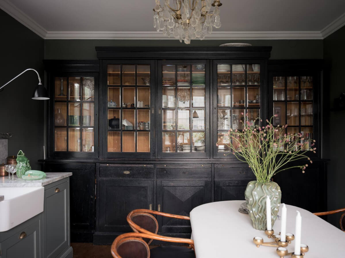 A Floral Painted Ceiling in a 1920s Family Home in Sweden 14 glass cabinets