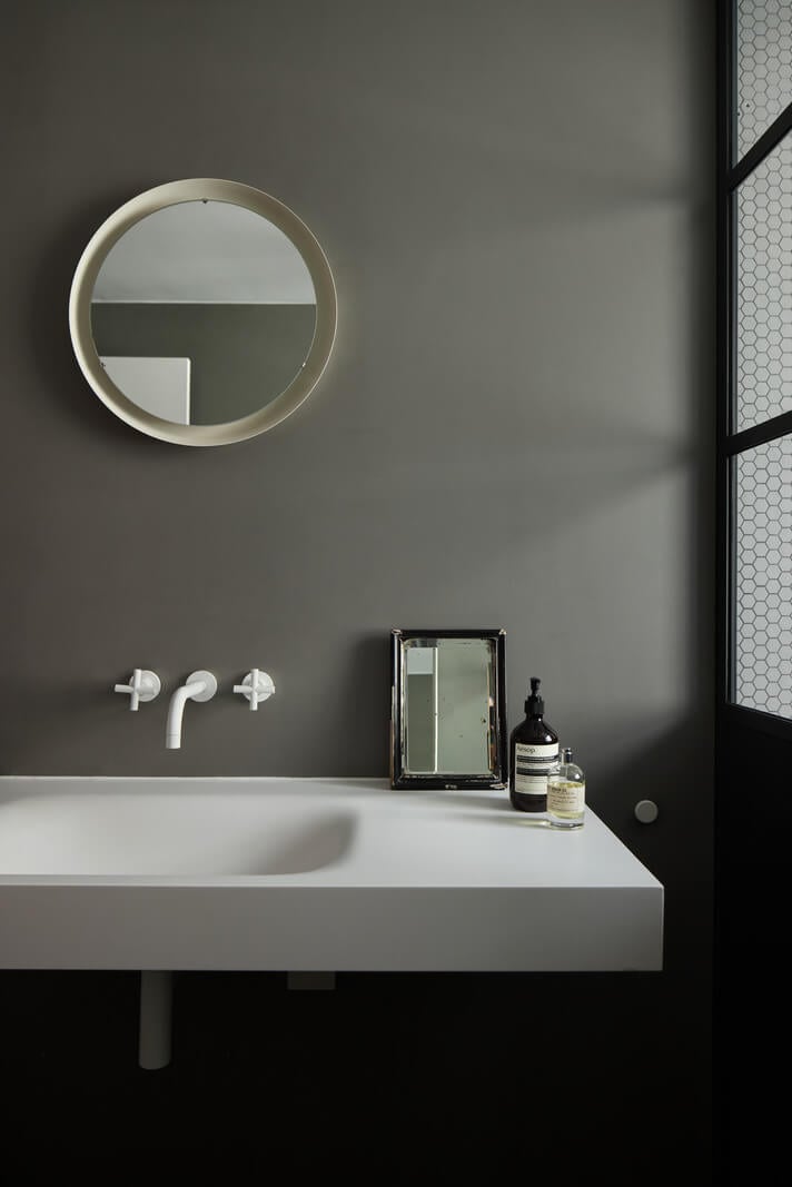 A Black and White Primrose Hill Mews House with a Roof Terrace 21 gray and white bathroo