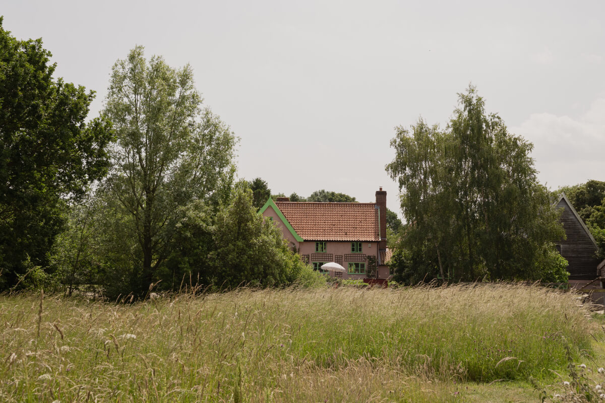 Colorful Interiors and Period Features in a 16th-Century Farmhouse 30 green ground pink country house