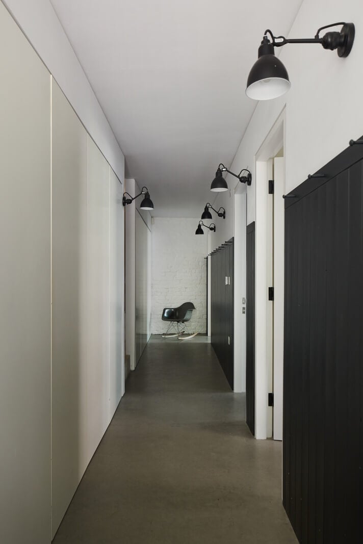 A Black and White Primrose Hill Mews House with a Roof Terrace 22 industrial-style hall