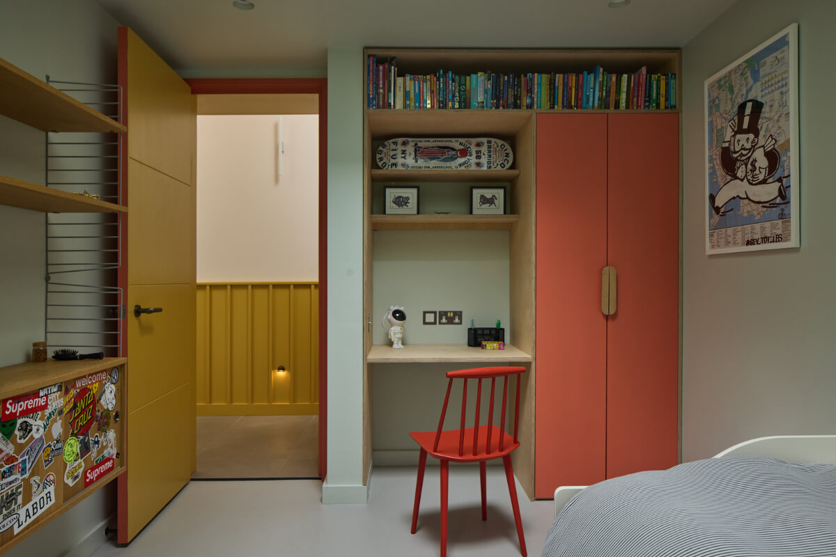 A Modern Bungalow with a Terrazzo Kitchen and Magnificent Views 20 kids bedroom built-in wardrobe desk