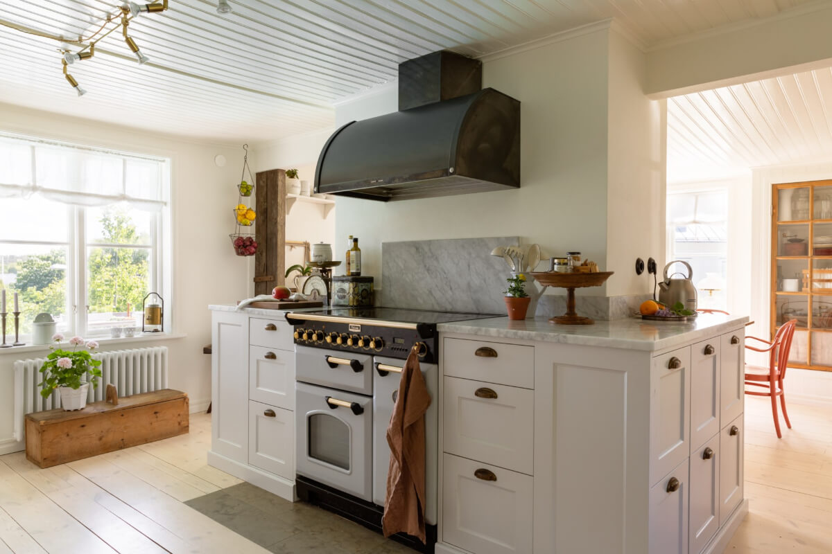 An Idyllic 18th Century Cottage with a Charming Garden 8 kitchen brass handles white painted floorboards