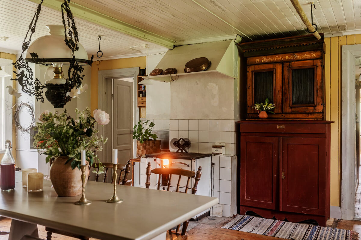 A Beautifully Preserved Historic Country House in Sweden 14 kitchen country house sweden A Beautifully Preserved Historic Country House in Sweden