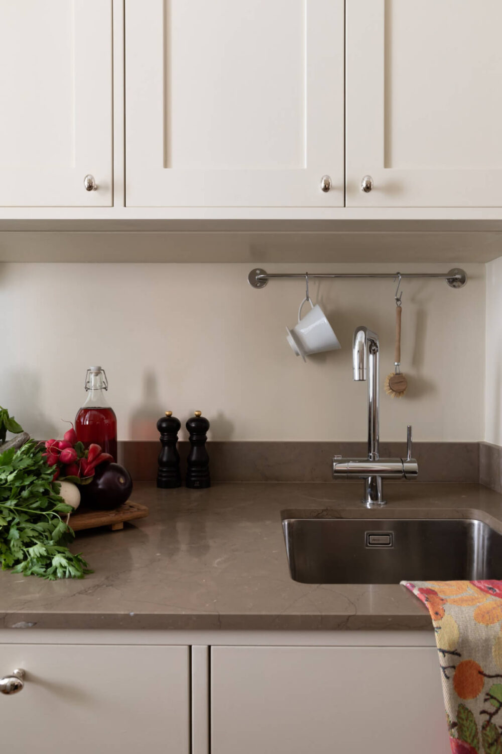 A Nice Color Palette and Original Elements in a Cozy 1930s Apartment 16 kitchen detail