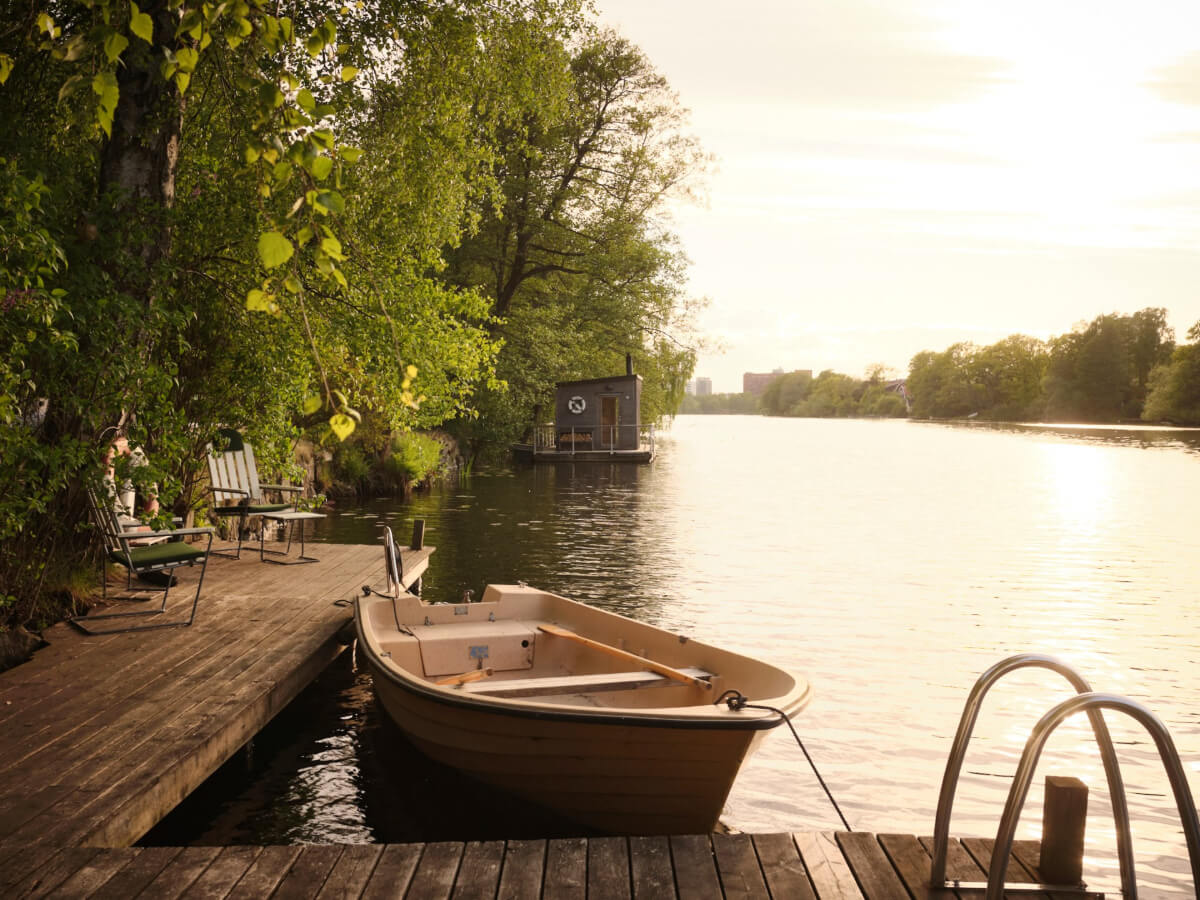 This Extended 19th Century Lakeside House is a Green Oasis in the City 43 lakeside home