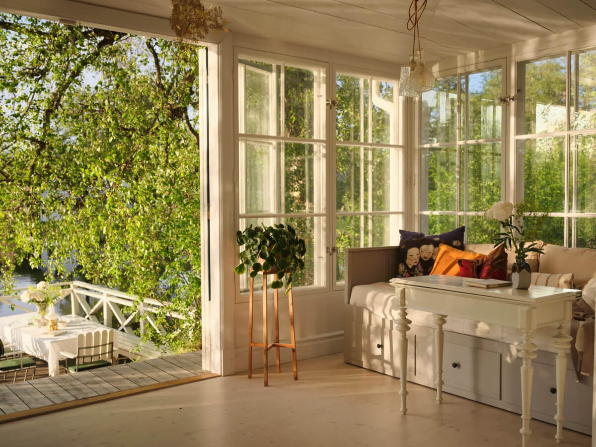 This Extended 19th Century Lakeside House is a Green Oasis in the City 13 lakeside room