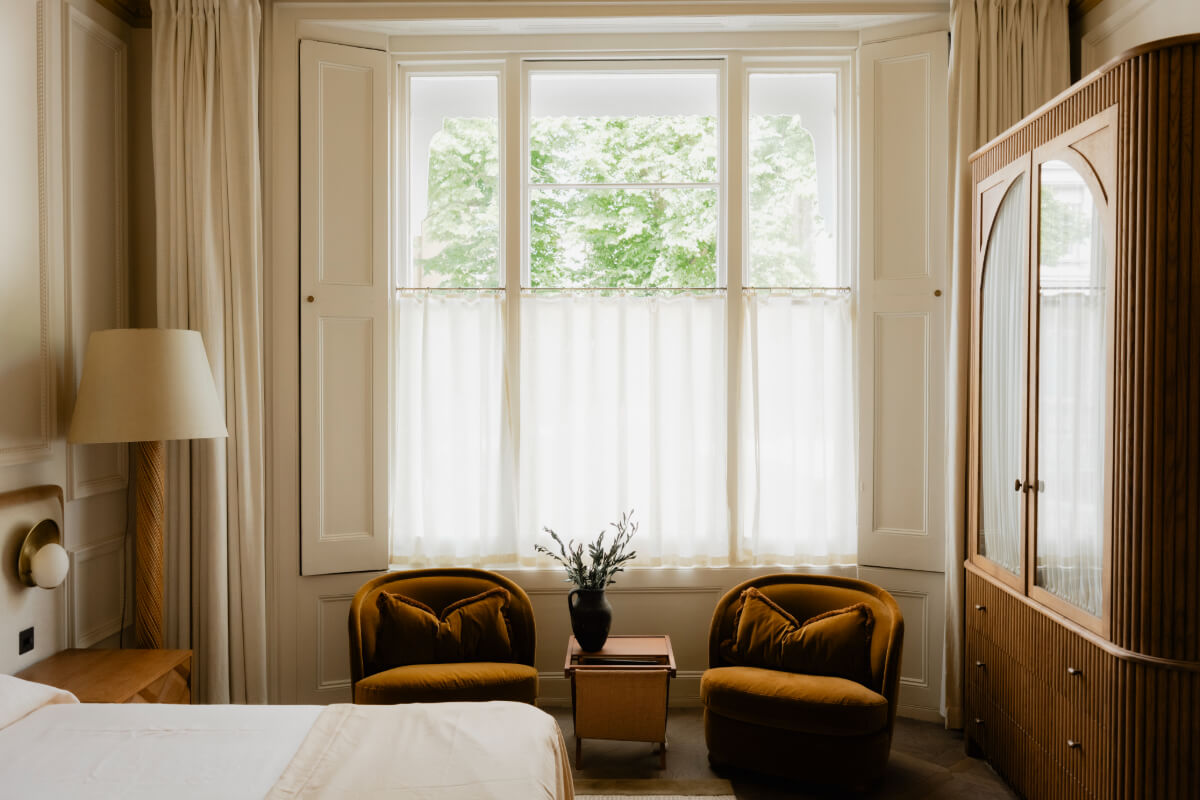 High Ceilings and Bespoke Design in a Stylish London Apartment 22 large bedroom windows cafe curtains