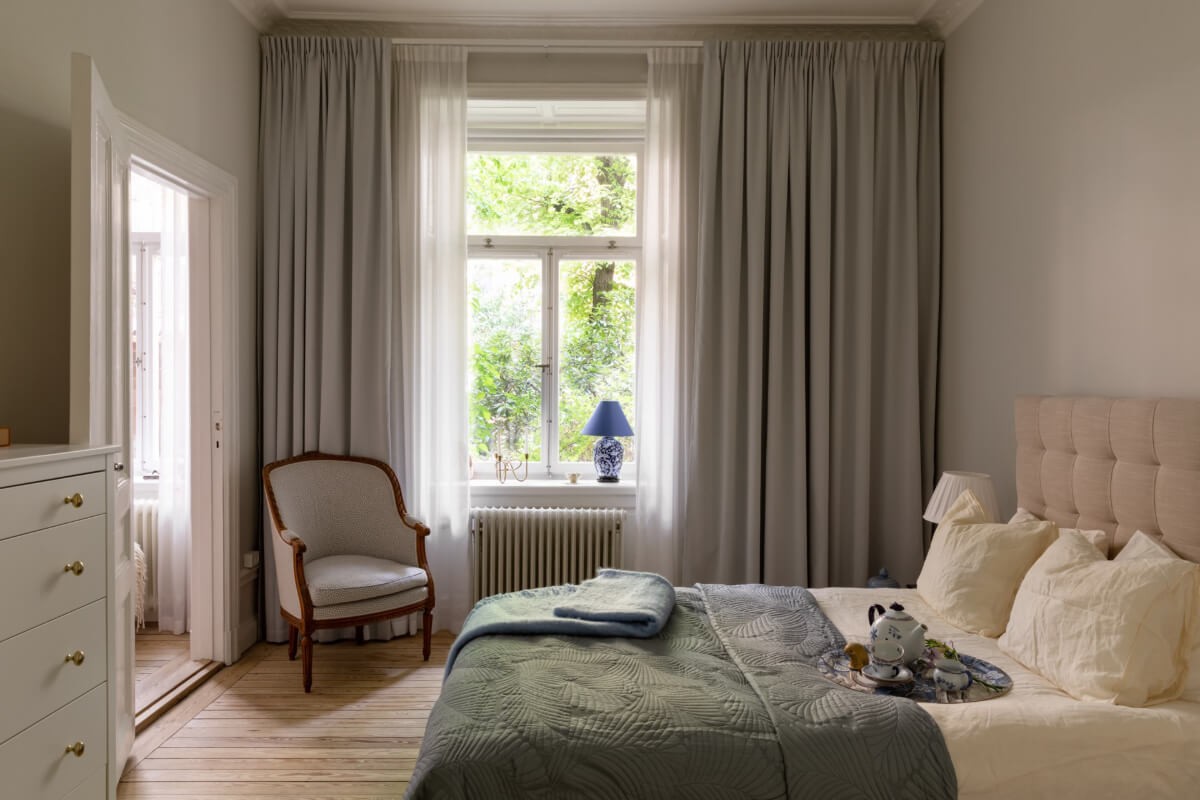A Classic Late 19th-Century Apartment with a Private Courtyard Terrace 13 light gray bedroom wooden floor