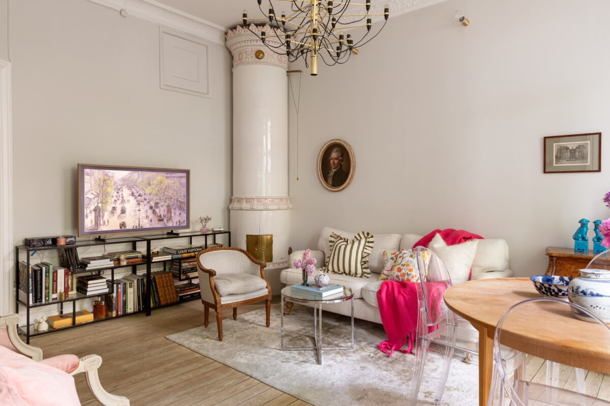 A Classic Late 19th-Century Apartment with a Private Courtyard Terrace 7 light-gray-living-room-with-kakelugn