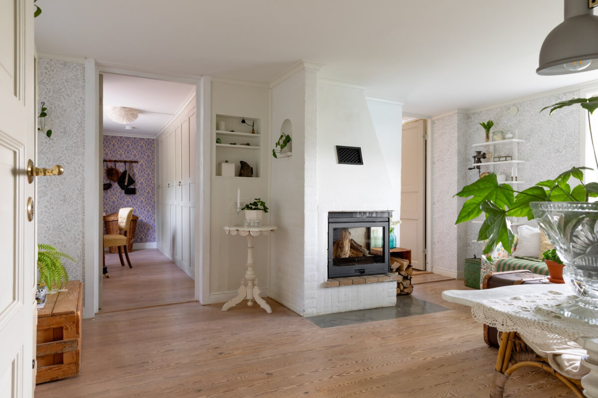 An Idyllic 18th Century Cottage with a Charming Garden 5 living room