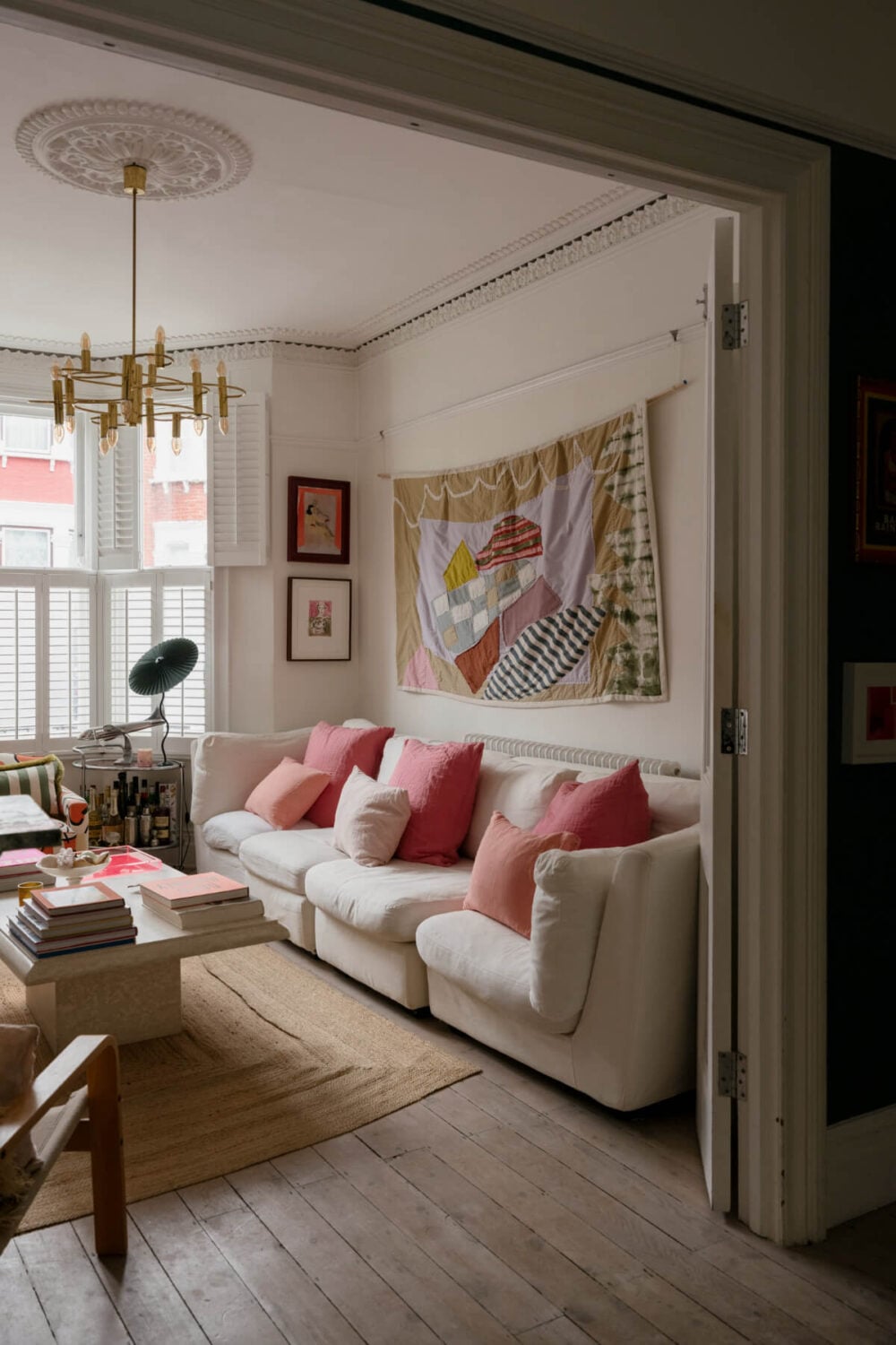 Best of 2025: Living Rooms 27 living room bay window wooden floor jute rug