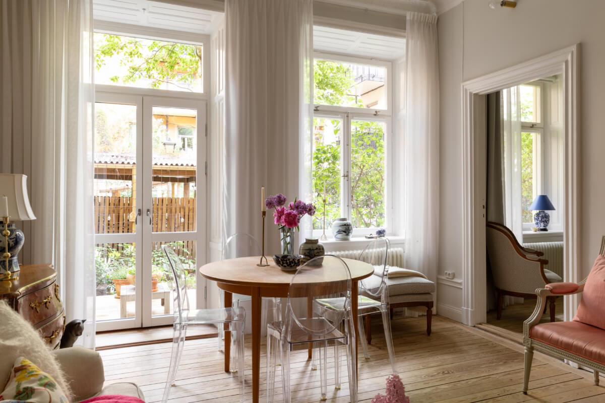 A Classic Late 19th-Century Apartment with a Private Courtyard Terrace 11 living room dining table