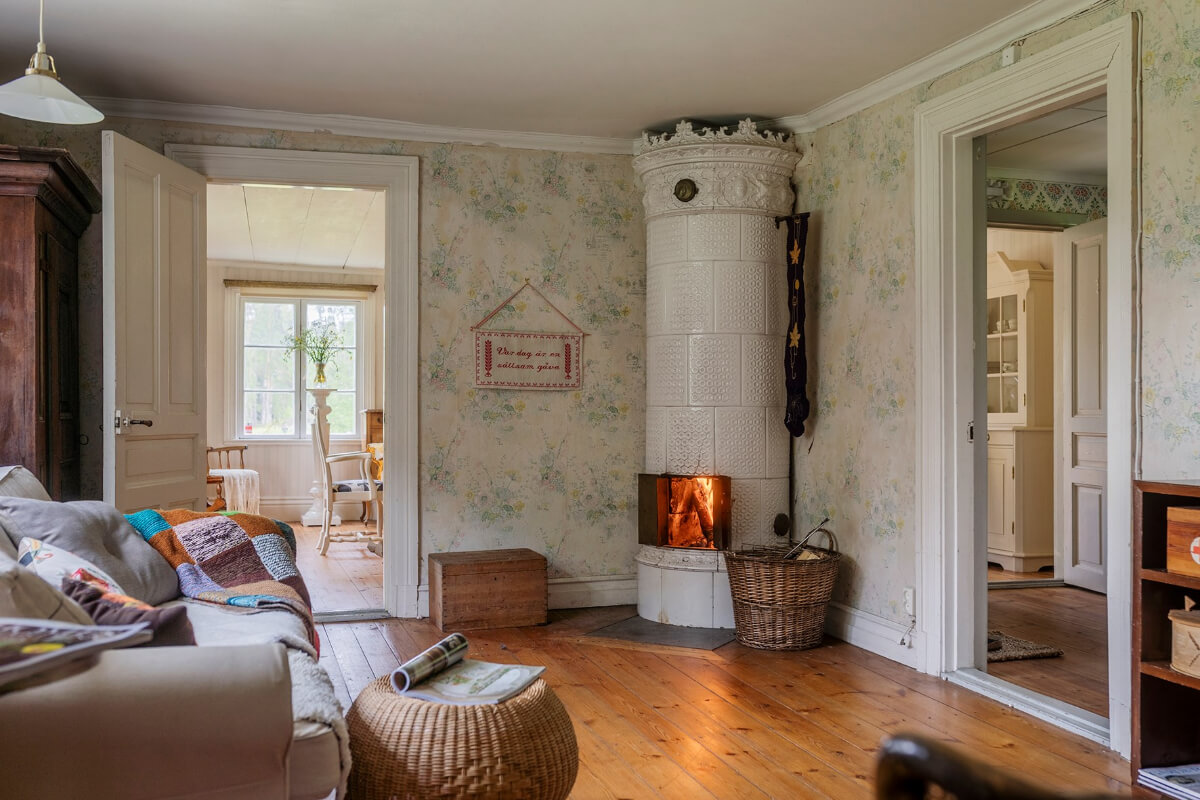 A Beautifully Preserved Historic Country House in Sweden 16 living room floral wallpaper fireplace