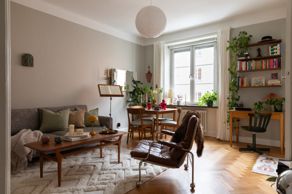 A Nice Color Palette and Original Elements in a Cozy 1930s Apartment 1 living room parquet floor dining table and desk