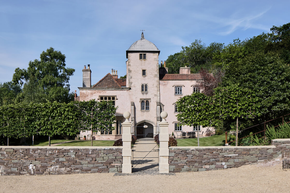 Unique Rooms and Historic Splendor in a Medieval English Country House 31 medieval manor house england