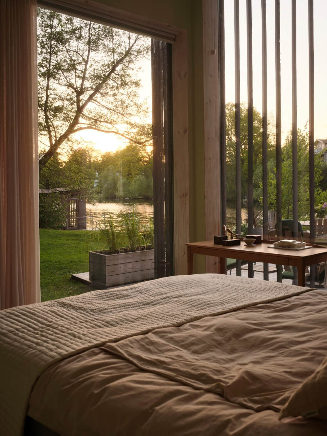 This Extended 19th Century Lakeside House is a Green Oasis in the City 16 modern bedroom lakeview
