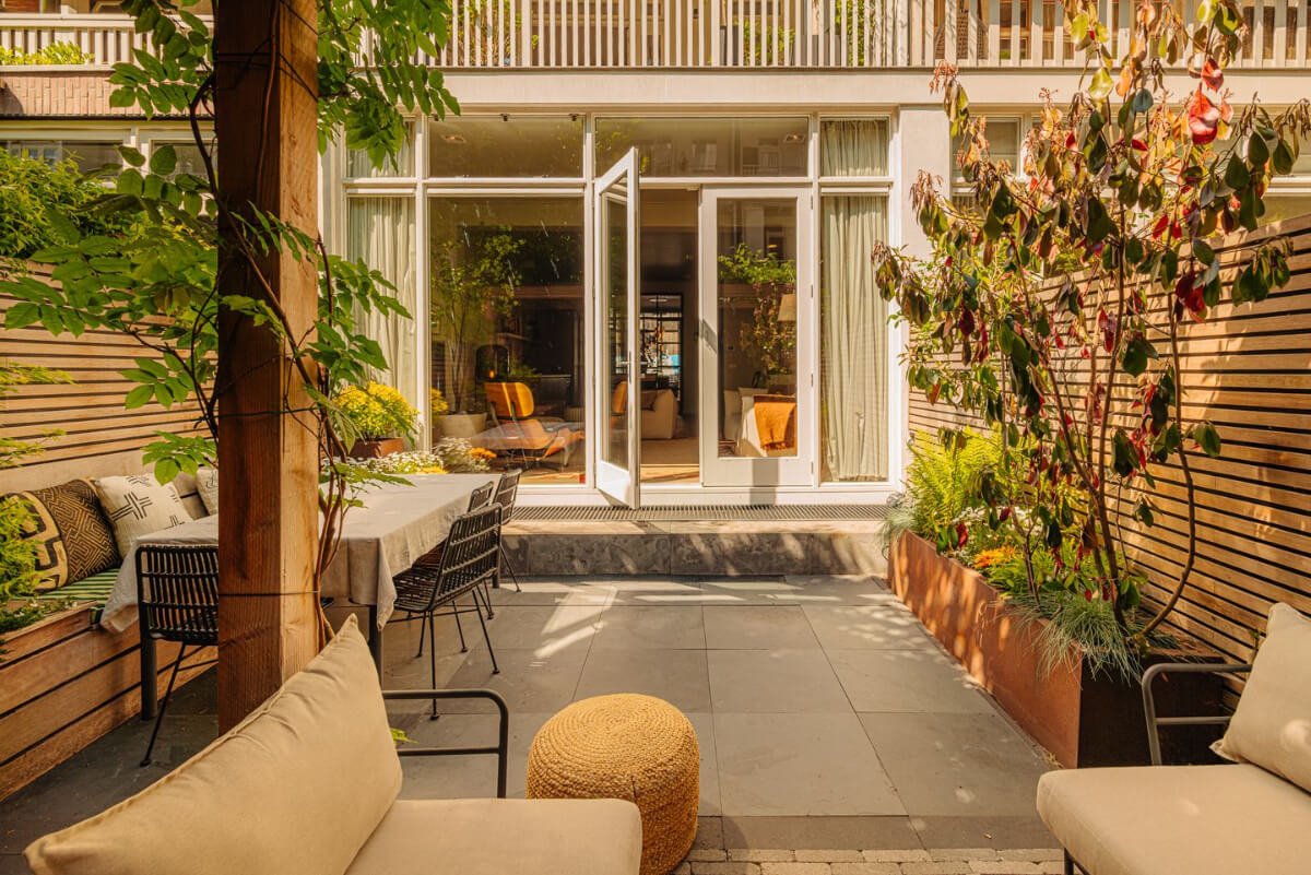 A Ground Floor Duplex Apartment with a Beautiful Modern Garden 4 modern garden