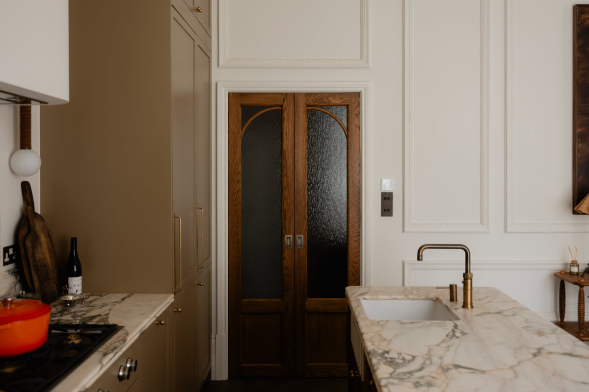High Ceilings and Bespoke Design in a Stylish London Apartment 14 oak kitchen doors