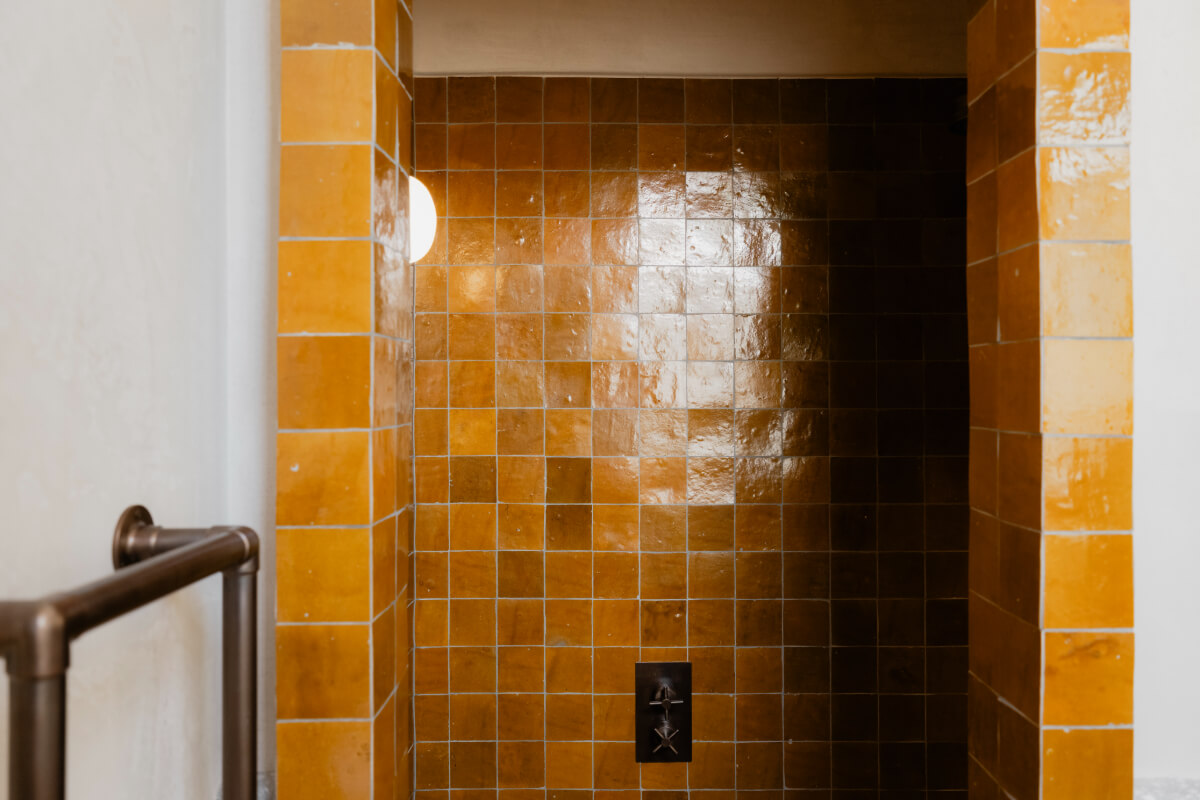 High Ceilings and Bespoke Design in a Stylish London Apartment 38 ochre shower tiles