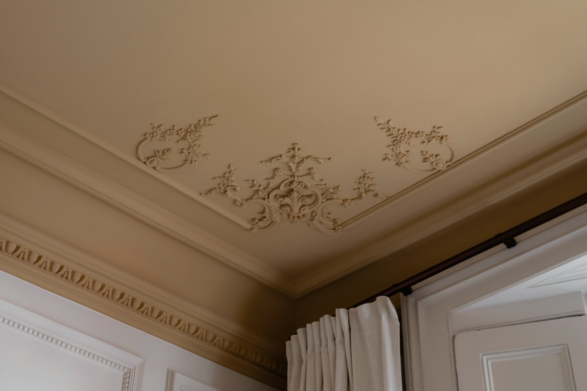 High Ceilings and Bespoke Design in a Stylish London Apartment 26 painted ceiling