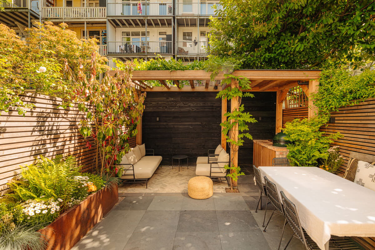 A Ground Floor Duplex Apartment with a Beautiful Modern Garden 7 pergola city garden