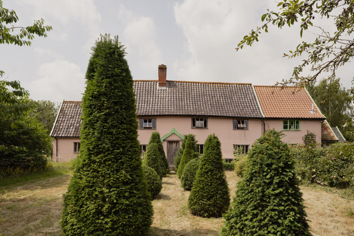 Colorful Interiors and Period Features in a 16th-Century Farmhouse 33 pink house england