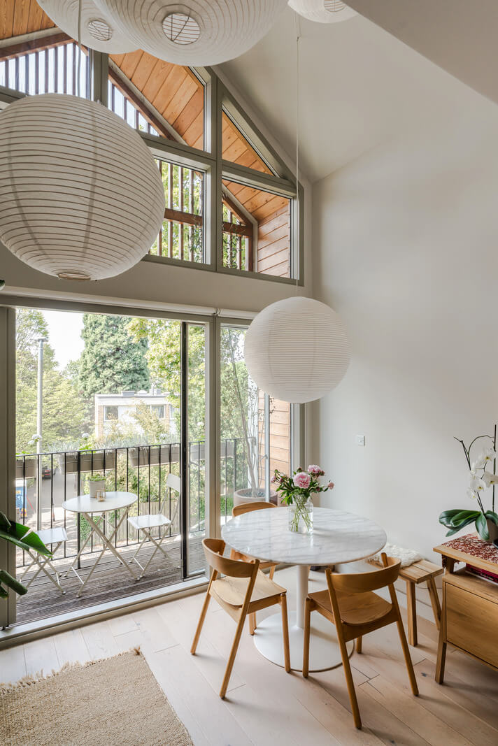 A High-Pitched Ceiling In a Light London Duplex Apartment 4 round marble dining table