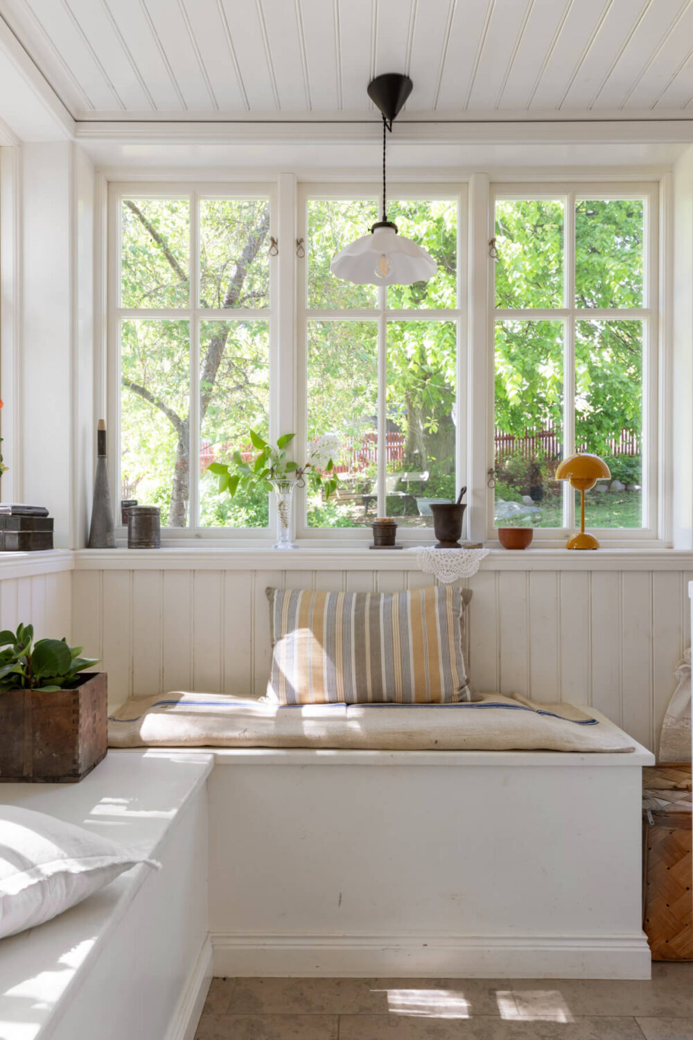An Idyllic 18th Century Cottage with a Charming Garden 44 seating
